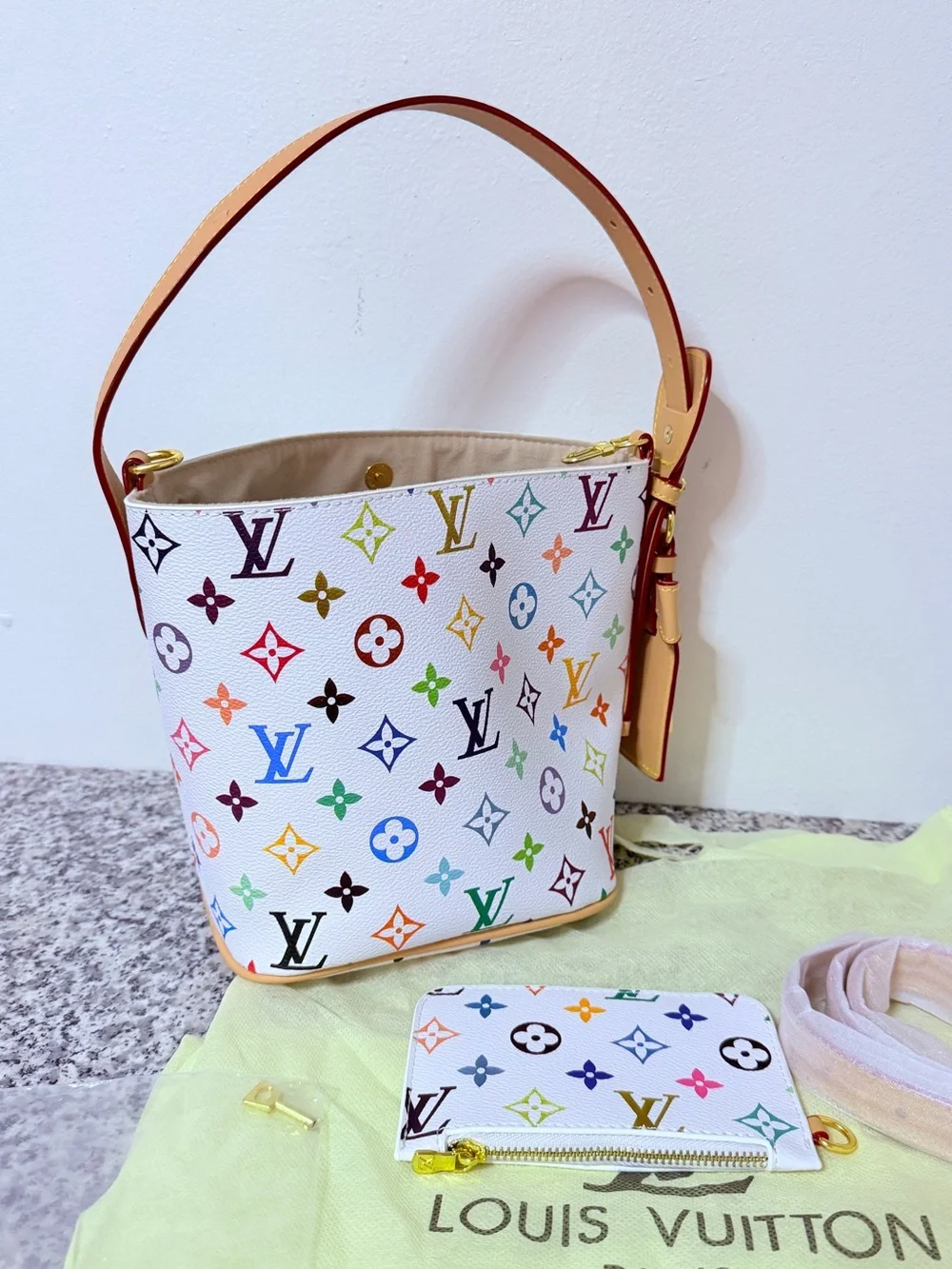 LV monogram bucket crossbody bag - Picture 6 of 11